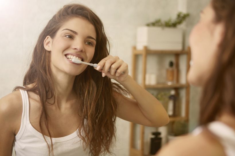 Cuidar da higienização bucal após a cirurgia ortognática é fundamental para obter o melhor resultado; veja algumas dicas da dentista Rhianna Barreto