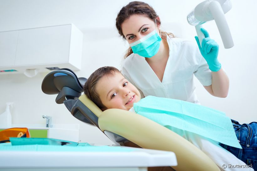 O odontopediatra é o profissional que cuida dos dentinhos de bebês e crianças! Mas até que idade ele pode ser consultado? 
