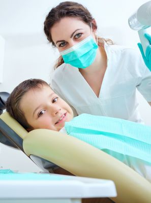 Até que idade o odontopediatra atende crianças?