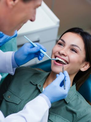 Quem tem periodontite pode fazer clareamento dental?