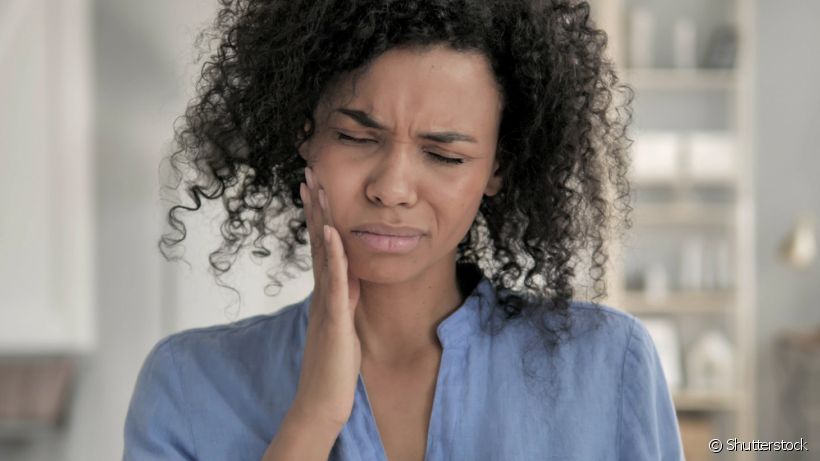 Uma bolinha cheia de pus na sua boca, acompanhada de dor e incômodo, não é um bom sinal: as chances de ser um abscesso dentário são altas. Entenda mais sobre essa patologia bucal