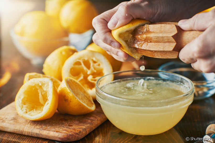 Um suquinho de limão cai bem de vez em quando para dar aquela hidratada, mas será que a bebida tem o poder de influenciar o nosso hálito? Veja o que um especialista diz sobre o assunto