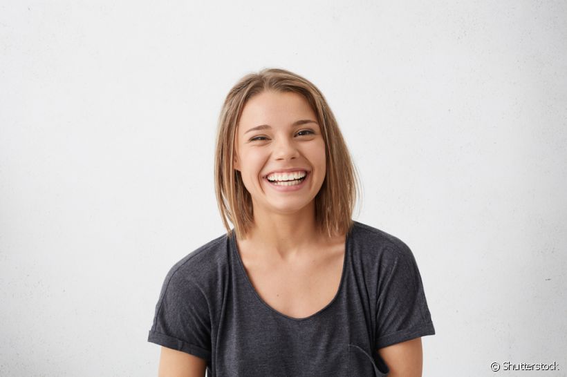 O sorriso gengival muitas vezes não agrada quem possui por uma questão meramente estética. Mas será que ele representa algum período para a saúde? Veja o que um especialista tem a dizer sobre o assunto