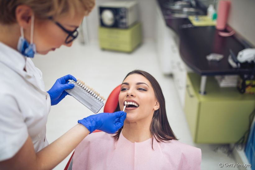 Antes de colocar as próteses dentárias, que tal entender como funciona esse procedimento? Saiba mais