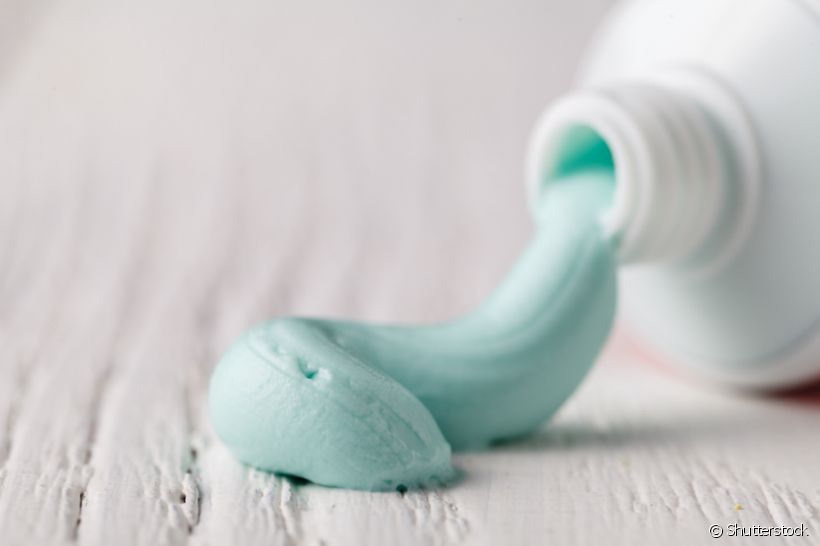 Será que você sabe a diferença existe entre os diferentes tipos de creme dental? Ou como eles devem ser aplicados na hora da escovação? Confira tudo que você precisa saber sobre esse produto de higiene bucal a seguir! 