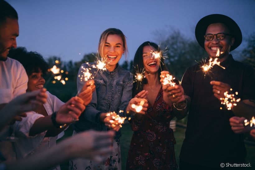 Em uma época tão festiva, a melhor forma de aproveitar é sorrindo com a certeza de que você está tratando bem os seus dentes e da sua saúde bucal. Confira dicas de como cuidar do seu sorriso nessa data