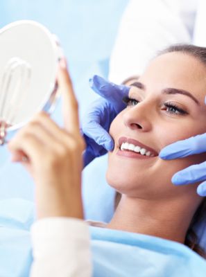Dentística: o que é? Quais os procedimentos mais comuns? Quando um profissional pode ajudar? Tudo sobre a especialidade!