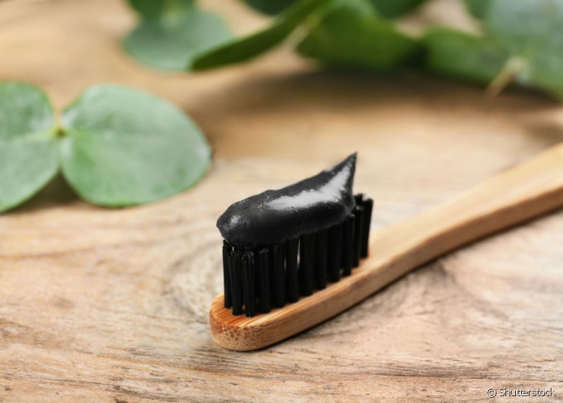 Se você ainda não ouviu falar do novo creme dental com carvão, chegou a hora de entender porque esse produto promete ser tendência!