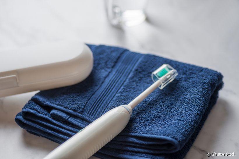 Escovar os dentes da maneira certa fica muito mais fácil com a nova escova de dentes elétrica com inteligência artificial! Entenda quais as vantagens dessa ferramenta