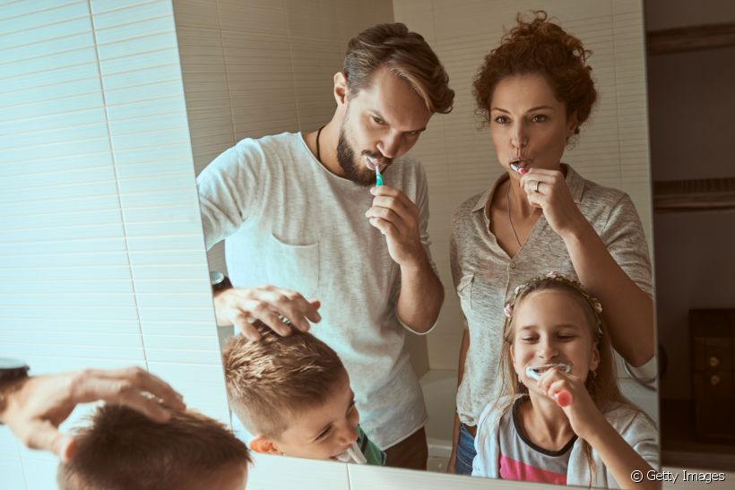 As escovas de dentes elétricas podem ser muito úteis ao longo da vida, desde a infância até a fase adulta - e até mesmo a terceira idade! Saiba como tirar o melhor proveito dessa ferramenta