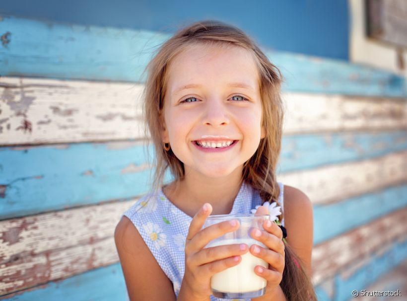 Você sabia que o consumo do leite também pode ser benéfico para a sua saúde bucal? Descubra como o líquido ajuda sua gengiva!