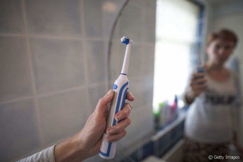 Está na dúvida sobre a compra duma escova de dentes elétrica? Tire todas as suas questõe e entenda os benefícios dessa ferramenta