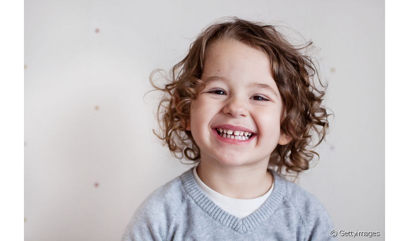 A retenção prolongada dos dentes de leite é um probelma muito comum. Saiba como evitar que a situação acontece com o seu filho