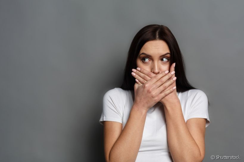Você sofre de mau hálito crônico? O especialista Maurício Conceição explica os sintomas e como tratar esse problema