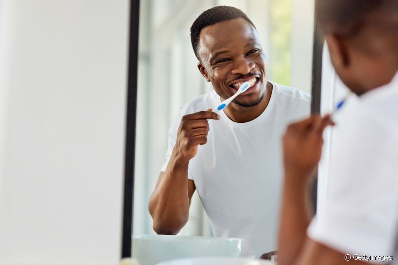 Confira dicas de uma especialista para continuar os cuidados com a higiene bucal na quarentena