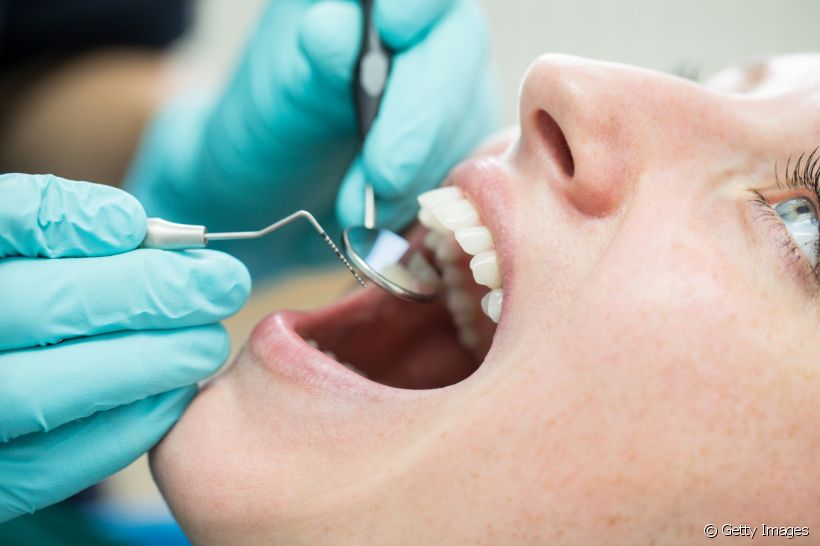 Entenda como a profilaxia dentária pode ajudar na luta contra a COVID-19