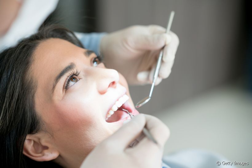 A profilaxia dentária é um procedimento que previne muitos problemas bucais. Saiba mais sobre os seus benefícios e descubra quando fazer o procedimento!