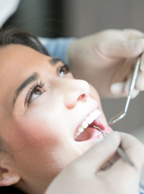 Dentes Transparentes Nas Pontas: Causas E Tratamento