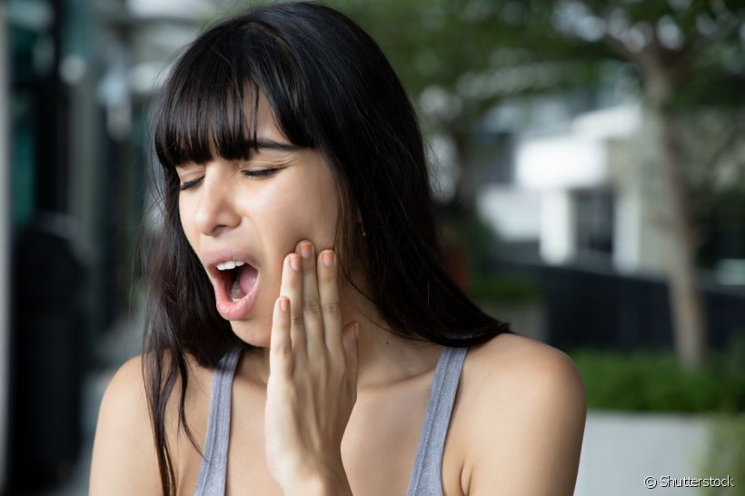 Dentes moles e doendo são sempre um problema, mas o que pode causar esse quadro? O Sorrisologia explica!