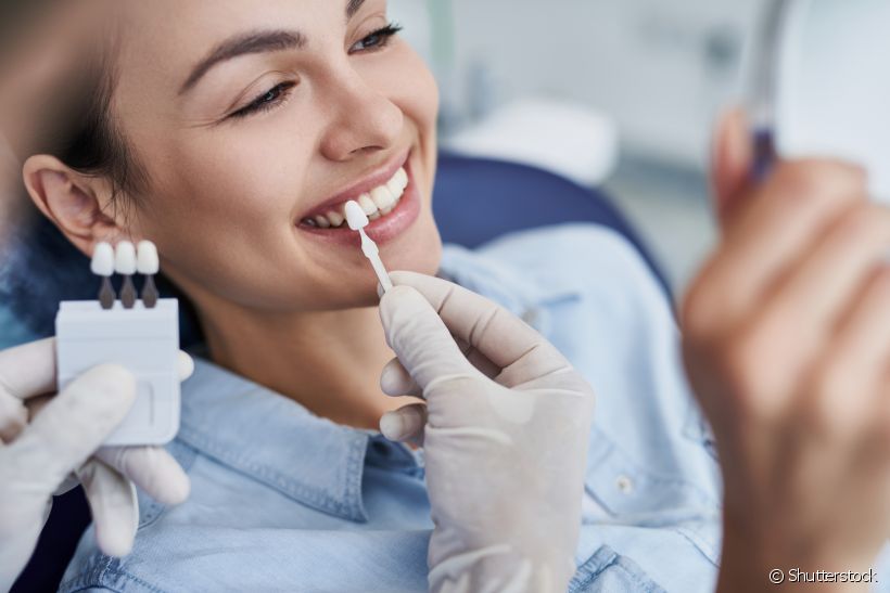 A perda dentária pode ser resolvida através de implantes e protéses. Saiba mais sobre esses tratamentos e as causas do quadro!