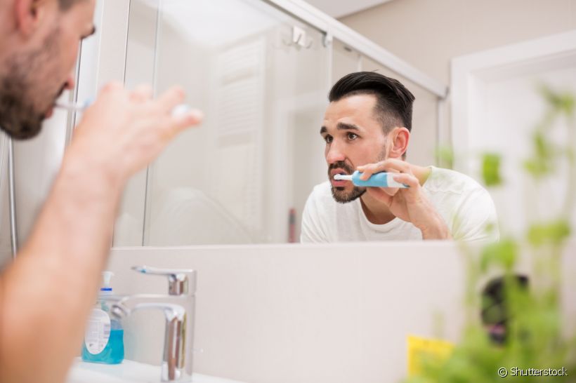 O sangramento gengival pode estar ligado à uma série de fatores, incluindo o uso da escova de dentes elétrica. Saiba mais!