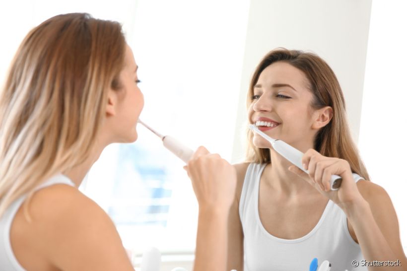 A escova de dentes elétrica é capaz de garantir uma higiene bucal mais eficaz e no tempo exato. Saiba mais como funciona!