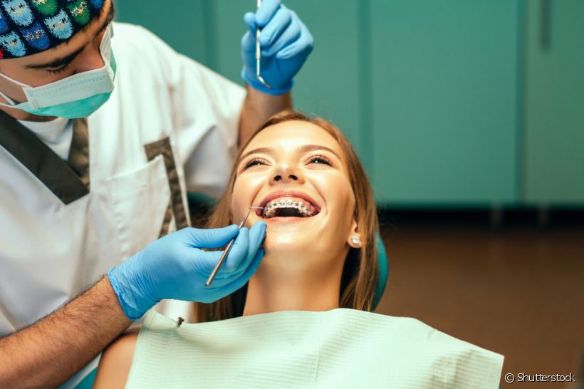 Se durante o uso de aparelho ortodôntico, para você, o sorriso amarelado é um incômodo, é possível realizar clareamento dental em alguns casos. Veja quais são!
