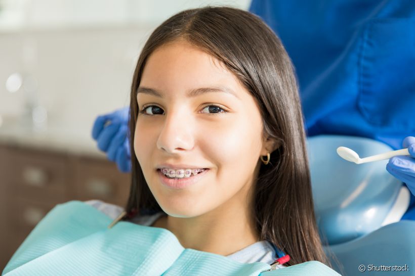 A ortodontia é uma especialidade da odontologia que ajuda na correção do posicionamento dos dentes na arcada dentária e outros problemas bucais. Saiba mais!