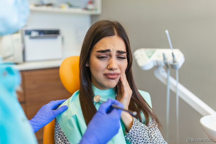 A gengivite é incômoda em todas as situação, mas como lidar com o problema nos pacientes com prótese dentária?