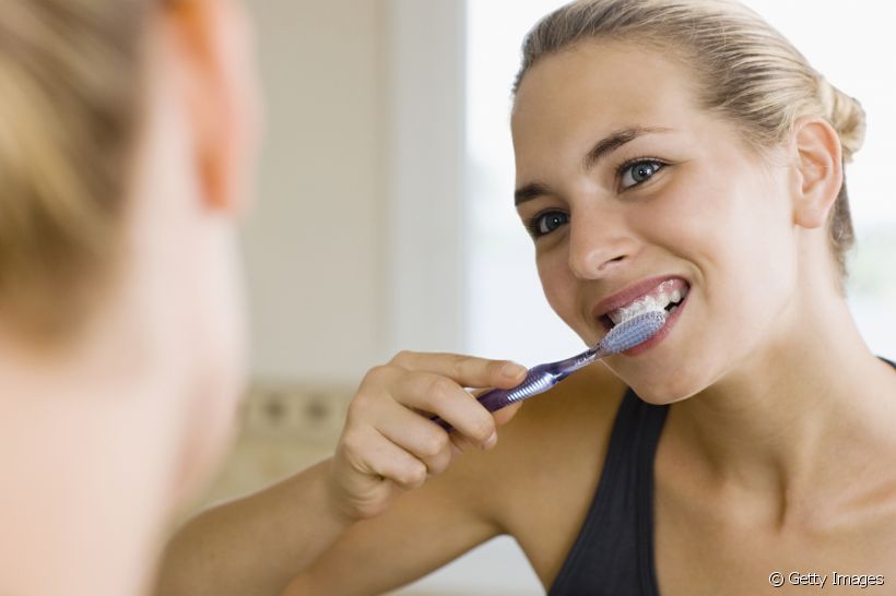 Gengiva sangrando pode ser um alerta para outros problemas, como gengivite e periodontite. Saiba mais!