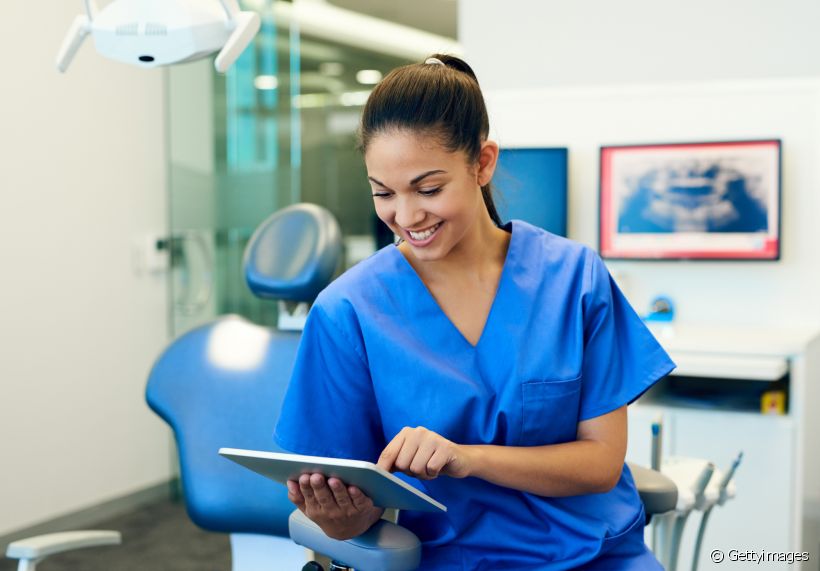 Conheça as vantagens em usar o prontuário eletrônico no consultório dentário