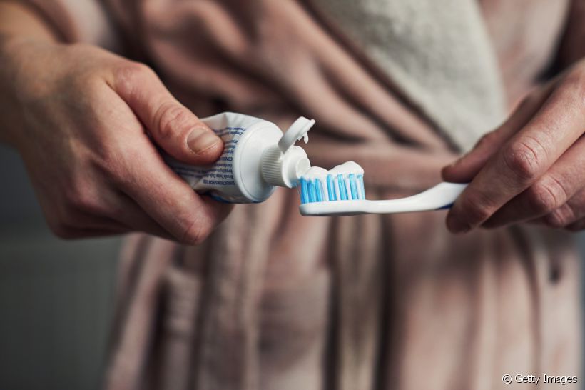 A pasta de dente para gengivite é uma das principais formas de tratar a doença. Saiba como escolhê-la e incluí-la na sua rotina de higiene bucal!