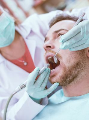 O que pode causar um dente furado? Cárie, fratura, desgaste na obturação... conheça 5 fatores