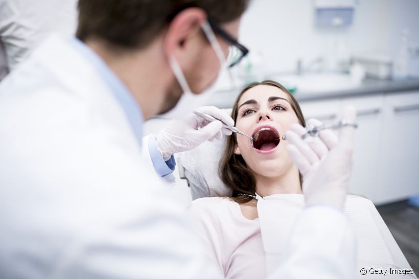 O desnível da restauração no dente pode resultar em incômodos maiores. Saiba como identificar o problema e os cuidados necessários!