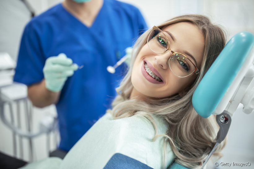 O apinhamento dental é um quadro mais comum do que se imagina e que pode ser solucionado através do uso de aparelho ortodôntico.