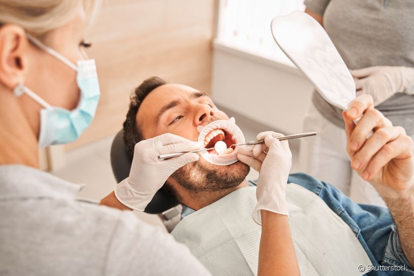 A periodontite pode resultar em complicações maiores, como a bolsa periodontal. Saiba como evitar o quadro!  