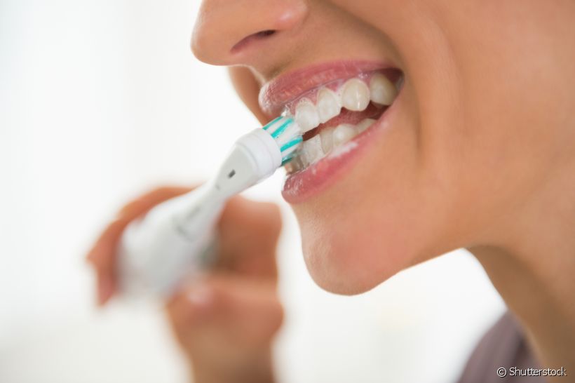 Descubra como a escova de dentes elétrica conectada pode contribuir para limpeza dos dentes e preservar a sua saúde bucal
