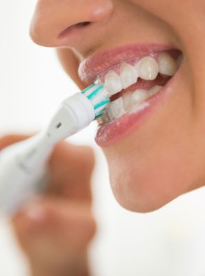 Escova de dentes elétrica conectada: saiba como o novo acessório pode contribuir para limpeza dos dentes