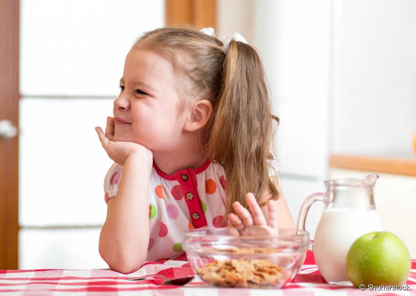 A hora da refeição dos pequenos é um momento desafiador para muitos pais. Fazer a criança comer de forma saudável requer paciência