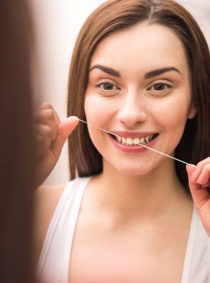 Como é a escovação dos dentes de um adulto?