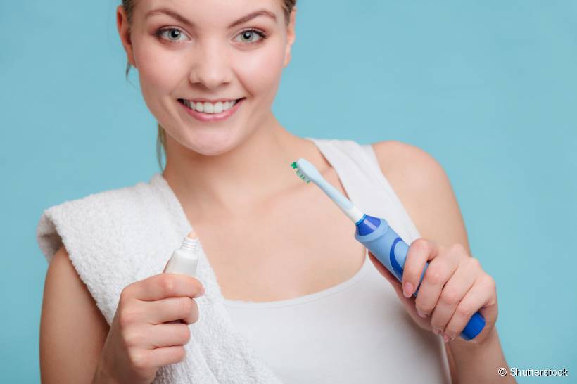A tecnologia das escovas elétricas é poderosa para a higiene bucal. Descubra mais sobre esse acessório e tire as principais dúvidas sobre ela