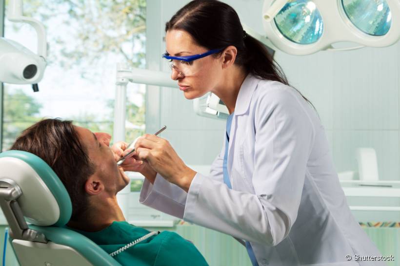 A endodontia é a área que realiza o tratamento de canal, indicado para tratar a polpa do dente que está danificada, infeccionada ou morta 