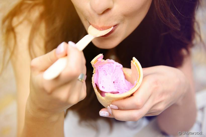 Verão pede alimentos gelados. Mas aquele delicioso sorvete pode causar dor para quem sofre de sensibilidade dentária. Não deixe esse problema tirar o seu prazer da estação