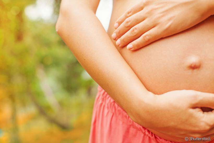 O calor pode agravar desconfortos decorrentes da gravidez, saiba como reduzir os sintomas com as dicas de um profissional