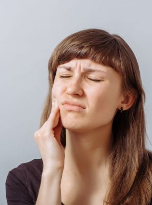 Erosão dentária pode ser causado por bebidas e alimentos ácidos