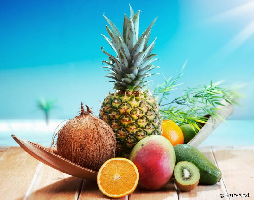 Além do calor, o verão é recheado de frutas refrescantes que ajudam a repor todos os nutrientes do corpo perdidos por conta das altas temperaturas. Confira uma lista delas
