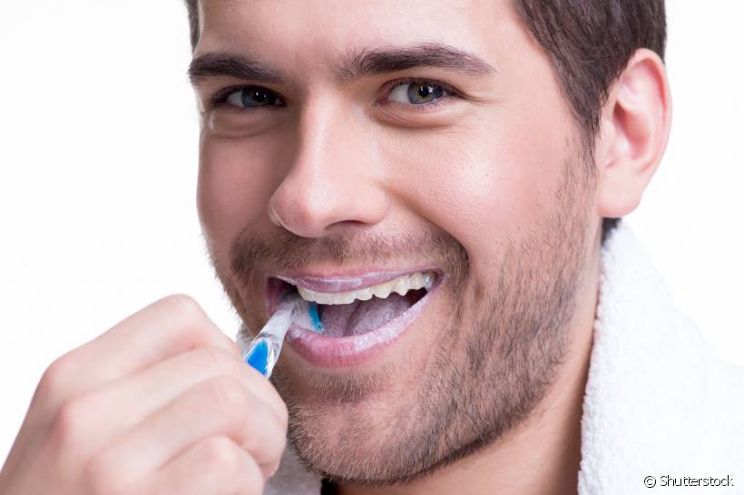 A tecnologia CrisCross impede a reprodução das bactérias tanto nos seus dentes quanto nas cerdas da escova, evitando que seu universo bucal seja atacado por outros problemas