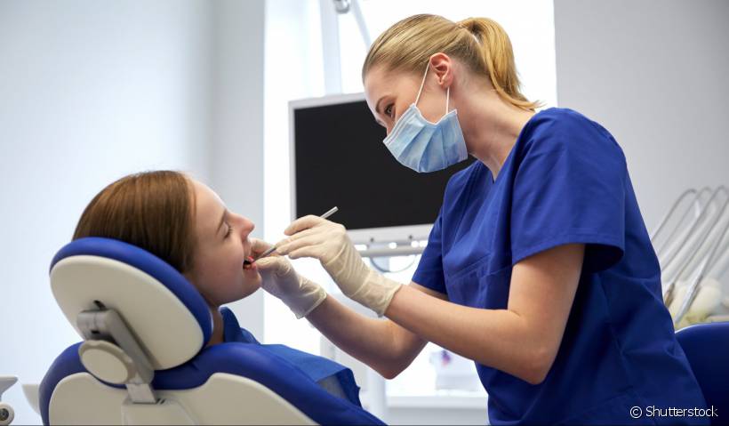 Jovens de 11 a 17 anos passam por triagem com os dentistas voluntários do projeto e, se selecionados, receberão atendimento odontológico gratuito até completarem 18 anos