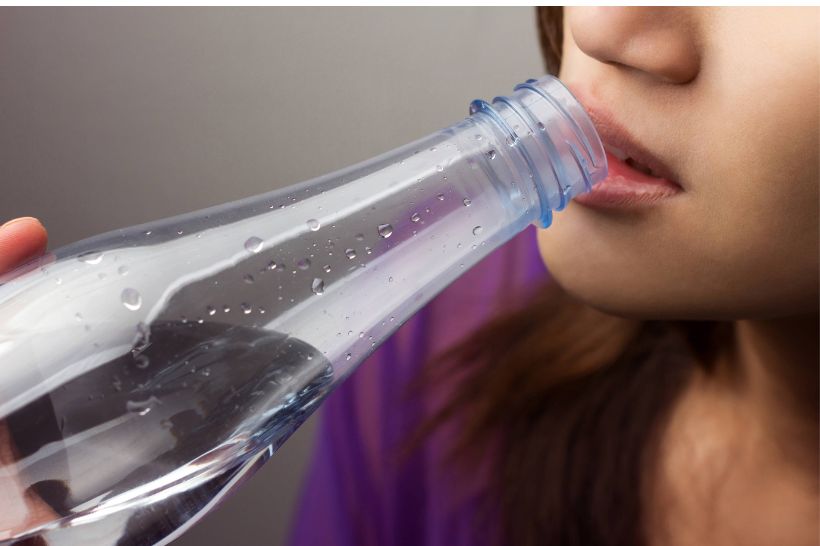 A saliva artificial é parte do tratamento para xerostomia. É importante combater a causa da doença para resolver o problema