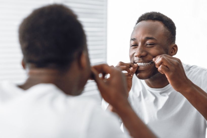 O fio dental é fundamental para quem busca uma higiene bucal mais eficaz.